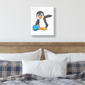 Pinguin im Bowling mit Bowlingball Leinwanddruck (Insitu (Schlafzimmer))