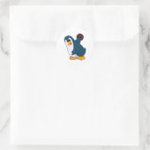 Pinguin im Bowling mit Bowlingball Runder Aufkleber (Tasche)