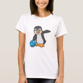 Pinguin im Bowling mit Bowlingball T-Shirt (Vorderseite)