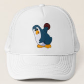 Pinguin im Bowling mit Bowlingball Truckerkappe (Vorderseite)
