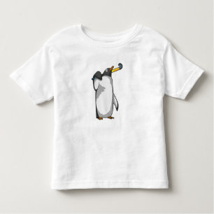 Pinguin im Hockey mit Hockeystick Kleinkind T-shirt