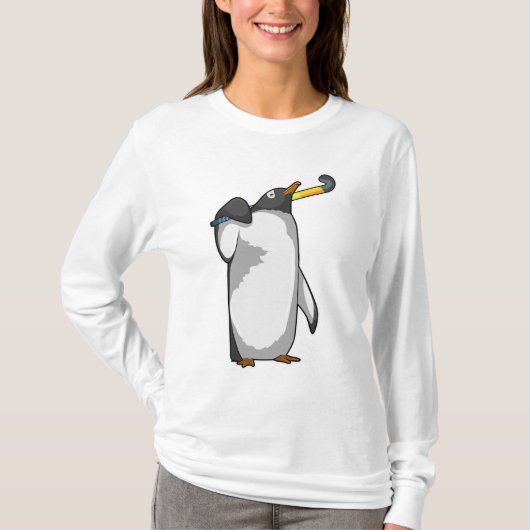 Pinguin im Hockey mit Hockeystick T-Shirt (Vorderseite)