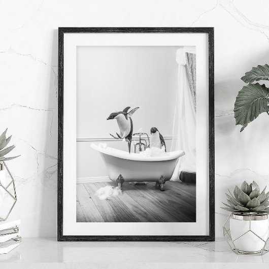 Pinguin in einer Badewanne Poster
