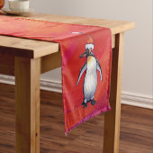Pinguin in Weihnachtsmannmütze auf Rot Kurzer Tischläufer (Beispiel)
