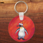 Pinguin in Weihnachtsmannmütze auf Rot Schlüsselanhänger (Vorderseite)