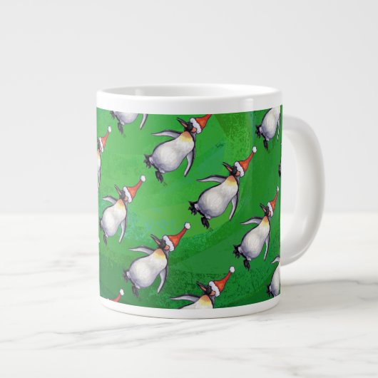 Pinguin in Weihnachtsmannmütze Pattern auf Grün Jumbo-Tasse (Vorderseite Rechts)