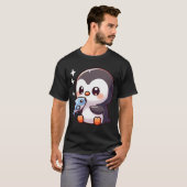 Pinguin isst Fisch T-Shirt (Vorne ganz)