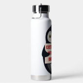 Pinguin-Maskottchen mit einem Schild für benutzerd Trinkflasche (rechts)