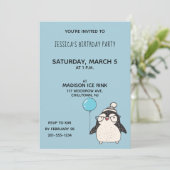 Pinguin mit Ballon Personalisierte Geburtstagspart Einladung (Stehend Vorderseite)