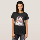 Pinguin mit einem Fisch T-Shirt (Vorne ganz)