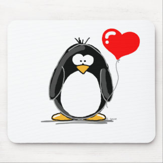 Pinguin mit einem Herzballon Mousepad