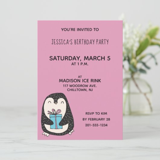 Pinguin mit einer aktuellen Personalisierten Gebur Einladung (Stehend Vorderseite)