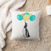 Pinguin mit farbenfrohen Balloons Kissen (Decke)