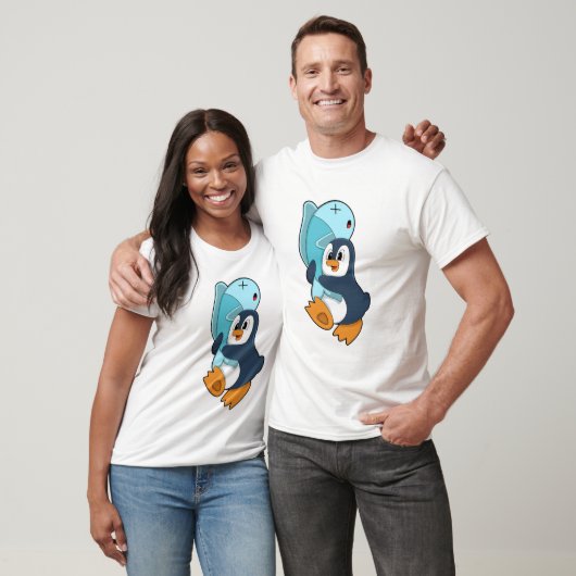 Pinguin mit Fisch T-Shirt (Unisex)
