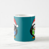 Pinguin mit Geschenken Kaffeetasse (Mittel)