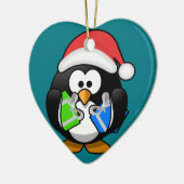Pinguin mit Geschenken Keramik Ornament (Links)