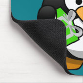 Pinguin mit Geschenken Mousepad (Ecke)