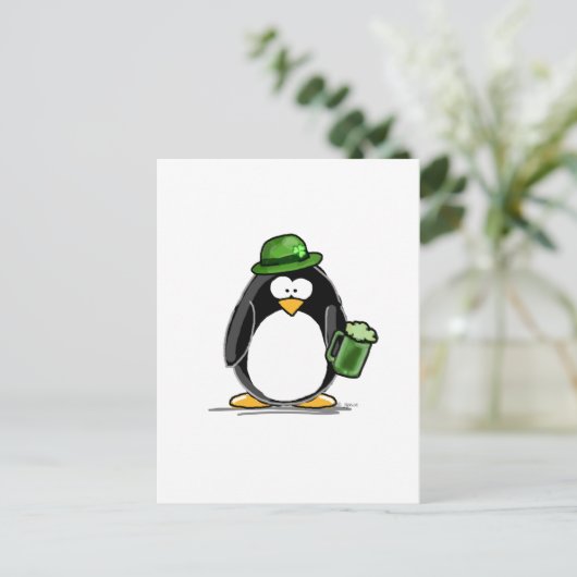 Pinguin mit grünem Bier Postkarte (Stehend Vorderseite)