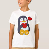 Pinguin mit Herz T-Shirt (Vorderseite)