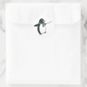 Pinguin mit Knife-T - Shirt Runder Aufkleber (Tasche)