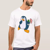 Pinguin mit Rosa-Blume T-Shirt (Vorderseite)