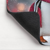Pinguin mit rotem Scarin in Schneeflocken Mousepad (Ecke)