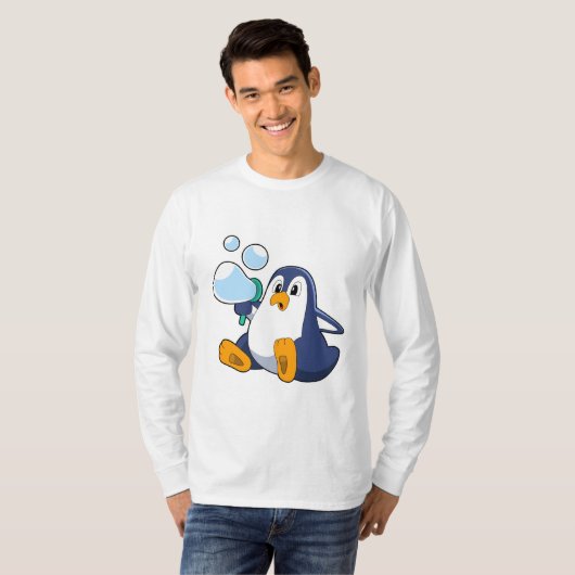 Pinguin mit Seifenblasen.PNG T-Shirt (Vorne ganz)