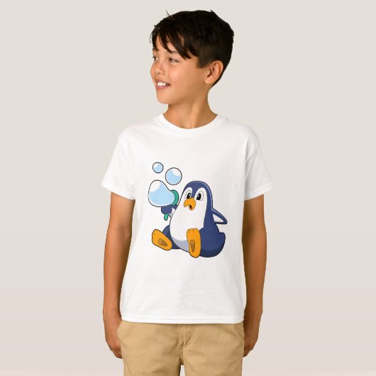 Pinguin mit Seifenblasen.PNG T-Shirt (Vorne ganz)