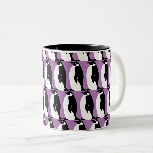 Pinguin Muster Lila Schwarz-weiß Zweifarbige Tasse (VorderseiteRechts)