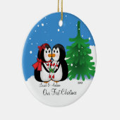 Pinguin-Paare unsere erste Weihnachtsverzierung Keramikornament (Rechts)