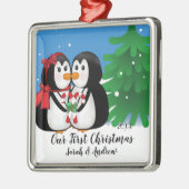 Pinguin-Paare unsere erste Weihnachtsverzierung Ornament Aus Metall (Links)