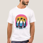 Pinguin Parade - Retro Sunset Penguin Family T-Shirt (Vorderseite)