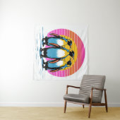 Pinguin Parade - Retro Sunset Penguin Family Wandteppich (Beispiel (Horizontal))