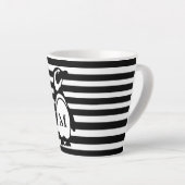 Pinguin Schwarz-Weiß-Streifen-Monogramm Milchtasse (Rechte Ecke)