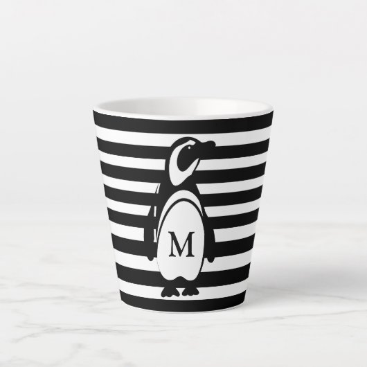 Pinguin Schwarz-Weiß-Streifen-Monogramm Milchtasse (Vorderseite)