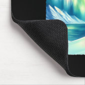 Pinguin Snowboarden unter der farbenfrohen Aurora Mousepad (Ecke)
