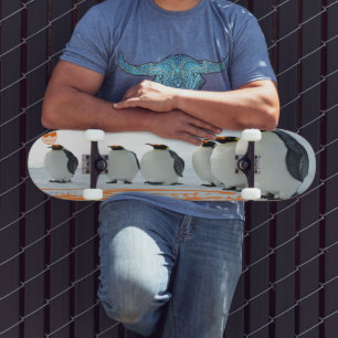 Pinguin-Spaß in der Sonne Skateboard