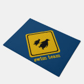 Pinguin-Straßenschild - Fußmatte (Schrägansicht)