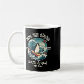 Pinguin surft Wellen Südafrika Cape Cod Surft  Kaffeetasse (Links)
