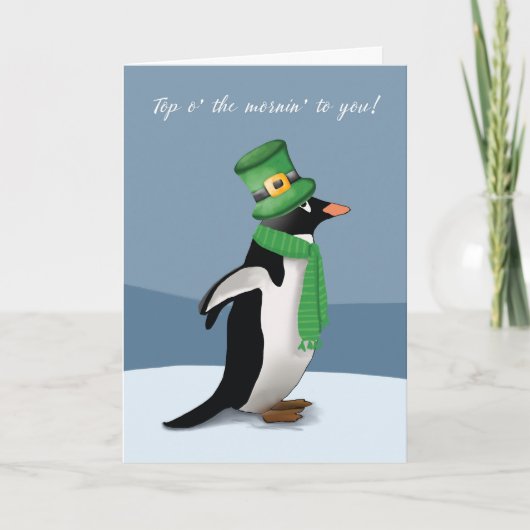 Pinguin trägt Grün mit Funny St Patricks Day Karte (Vorderseite)