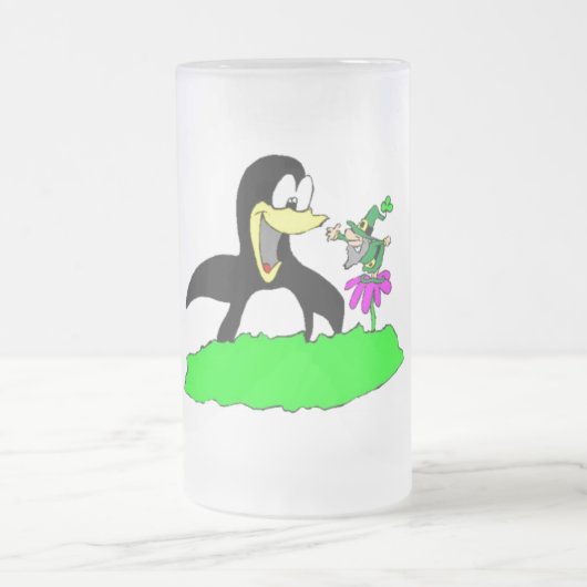 Pinguin und Leprechaun Mattglas Bierglas (Mittel)