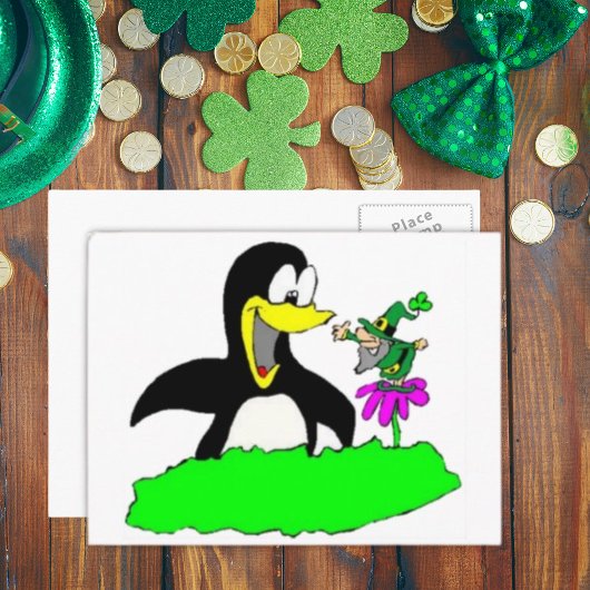 Pinguin und Leprechaun Postkarte