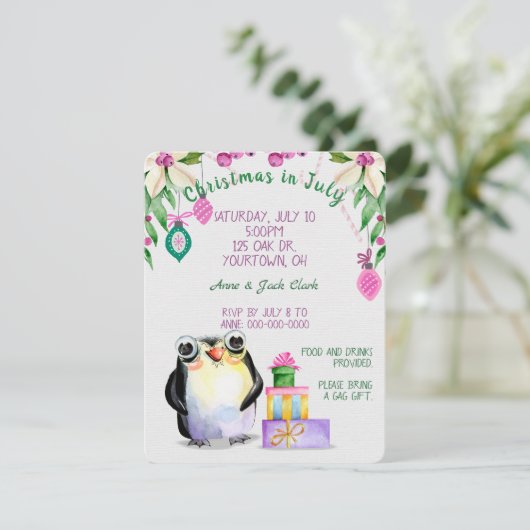 Pinguin und Weihnachtsgeschenke im Juli Party Einladung (Stehend Vorderseite)