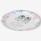 Pinguin Winter Gender Reveal Paper Plate Pappteller (Schrägansicht)