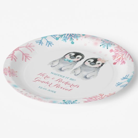 Pinguin Winter Gender Reveal Paper Plate Pappteller (Schrägansicht)