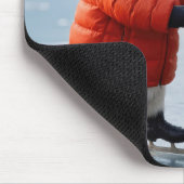 Pinguine beim Eislaufen Mousepad (Ecke)