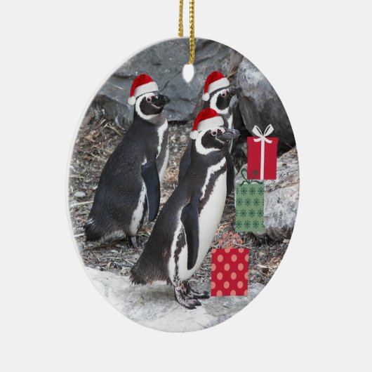 Pinguine, die einen Urlaub in Roten Weihnachtsmann Keramik Ornament (Rechts)