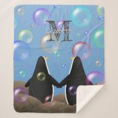 Pinguine halten Flossen und beobachten Blasen Sherpadecke (Vorderseite)