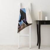 Pinguine halten Flossen und beobachten Blasen Sherpadecke (Beispiel)