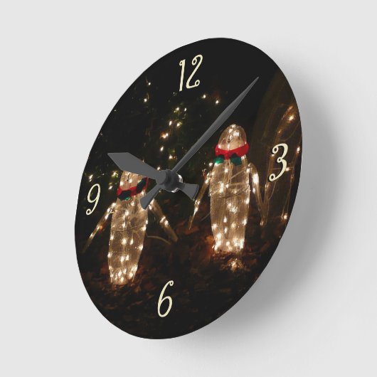 Pinguine Holiday Light Display Runde Wanduhr (Winkel)